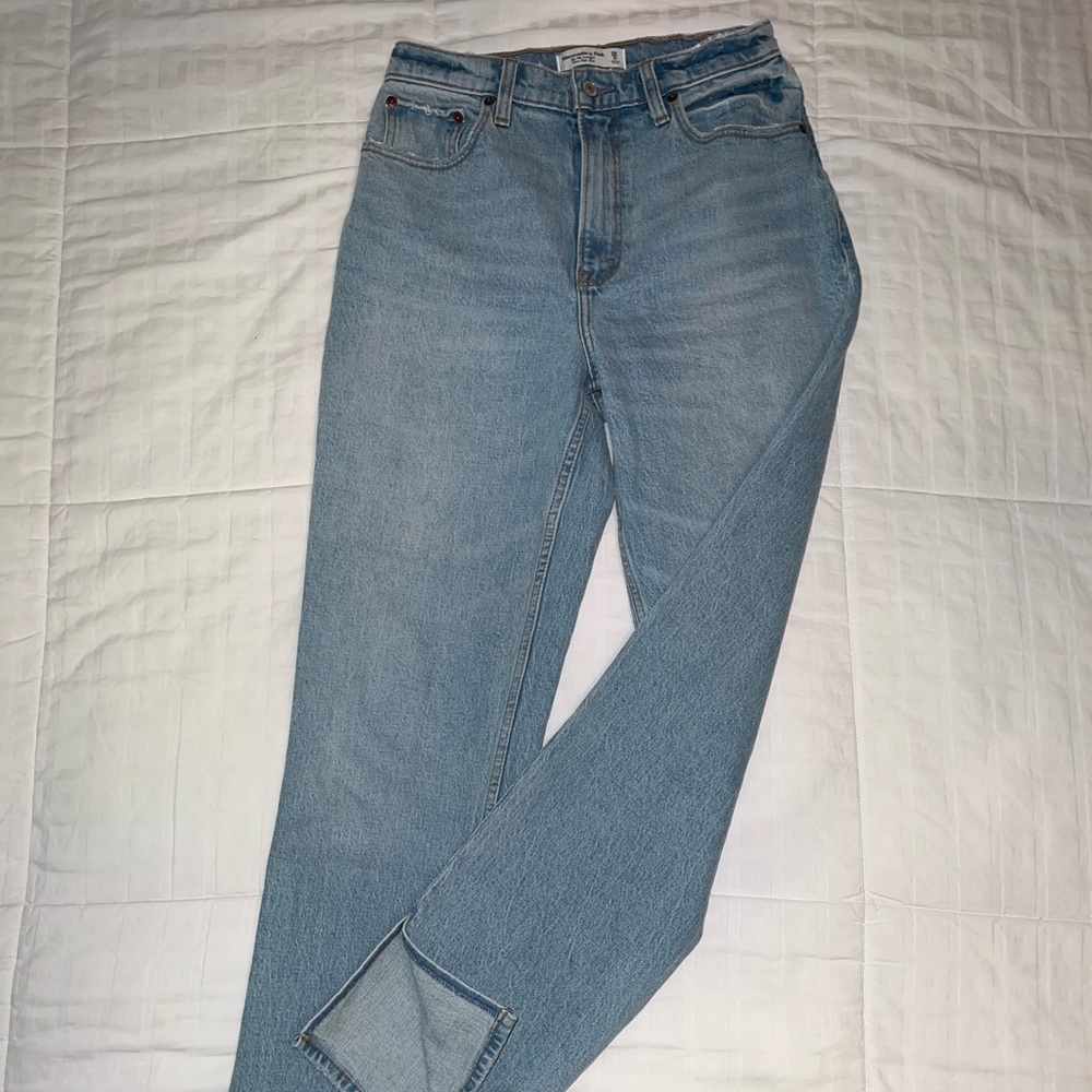 Abercrombie & Fitch 90s straight ultra high rise. Curve love